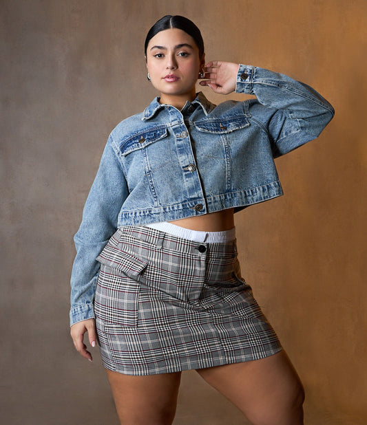 Chaqueta vaquera recortada con lavado sucio, curvas y tallas grandes, vaquero azul