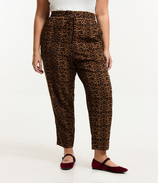 Calça fluida com cós elástico e estampa de animais - Curve & Plus Size, marrom/preto