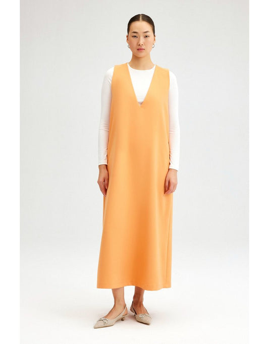 Vestido de crepe com decote em V