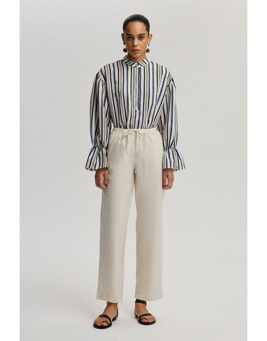 Pantaloni dal taglio rilassato con elastico in vita