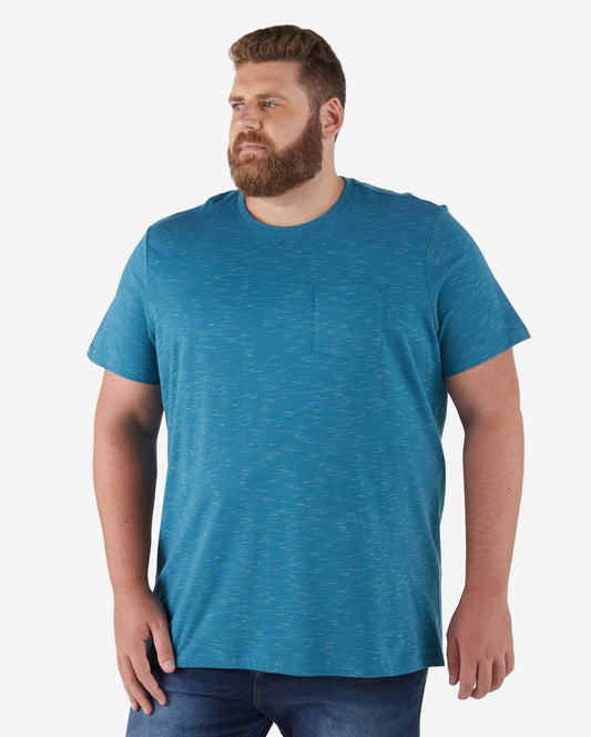 Camiseta masculina de manga curta plus size com bolso em azul turquesa