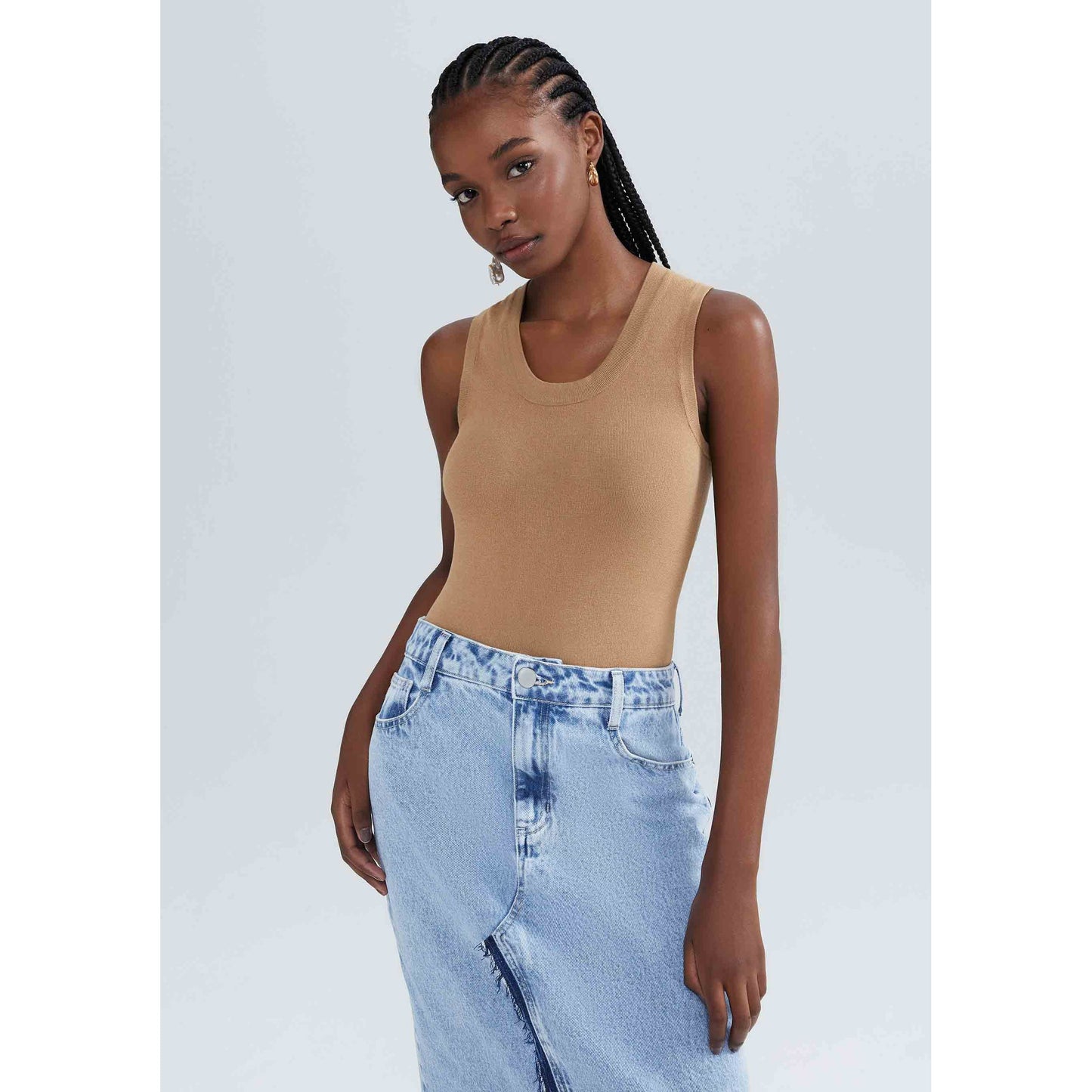 Camiseta de tirantes de punto ligero con cuello en U para hombre