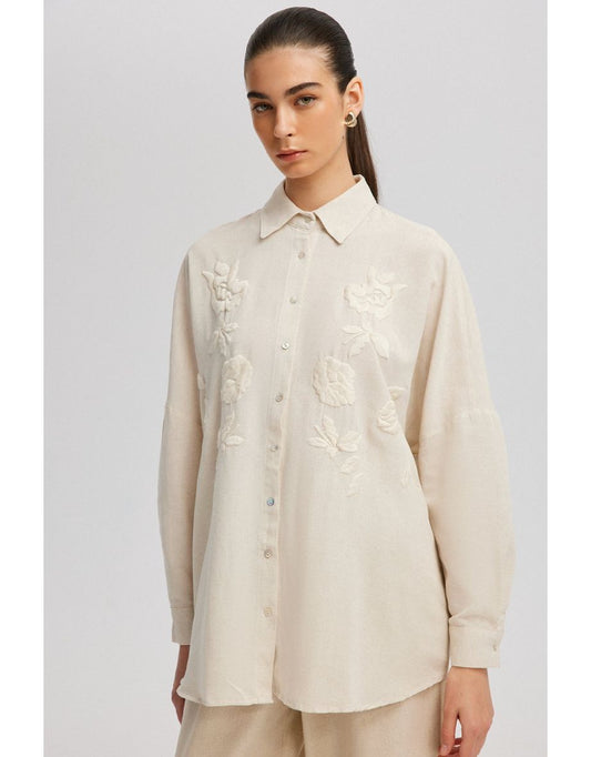 Camicia in misto lino con ricamo floreale