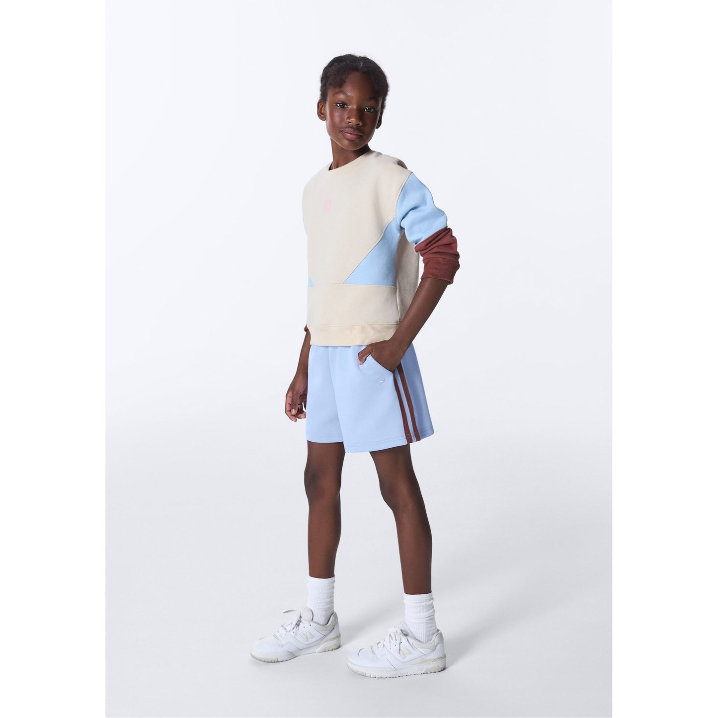 Pantaloncini da bambina con strisce laterali