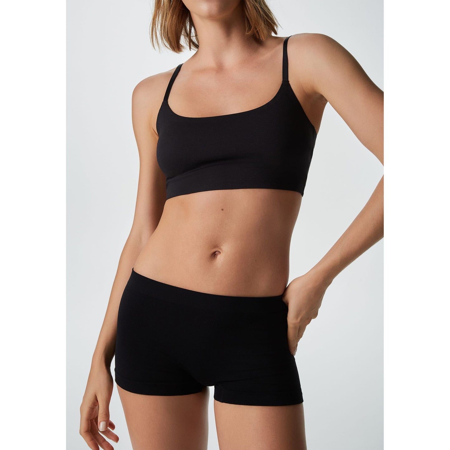 Top de hombre con bordes sin rematar