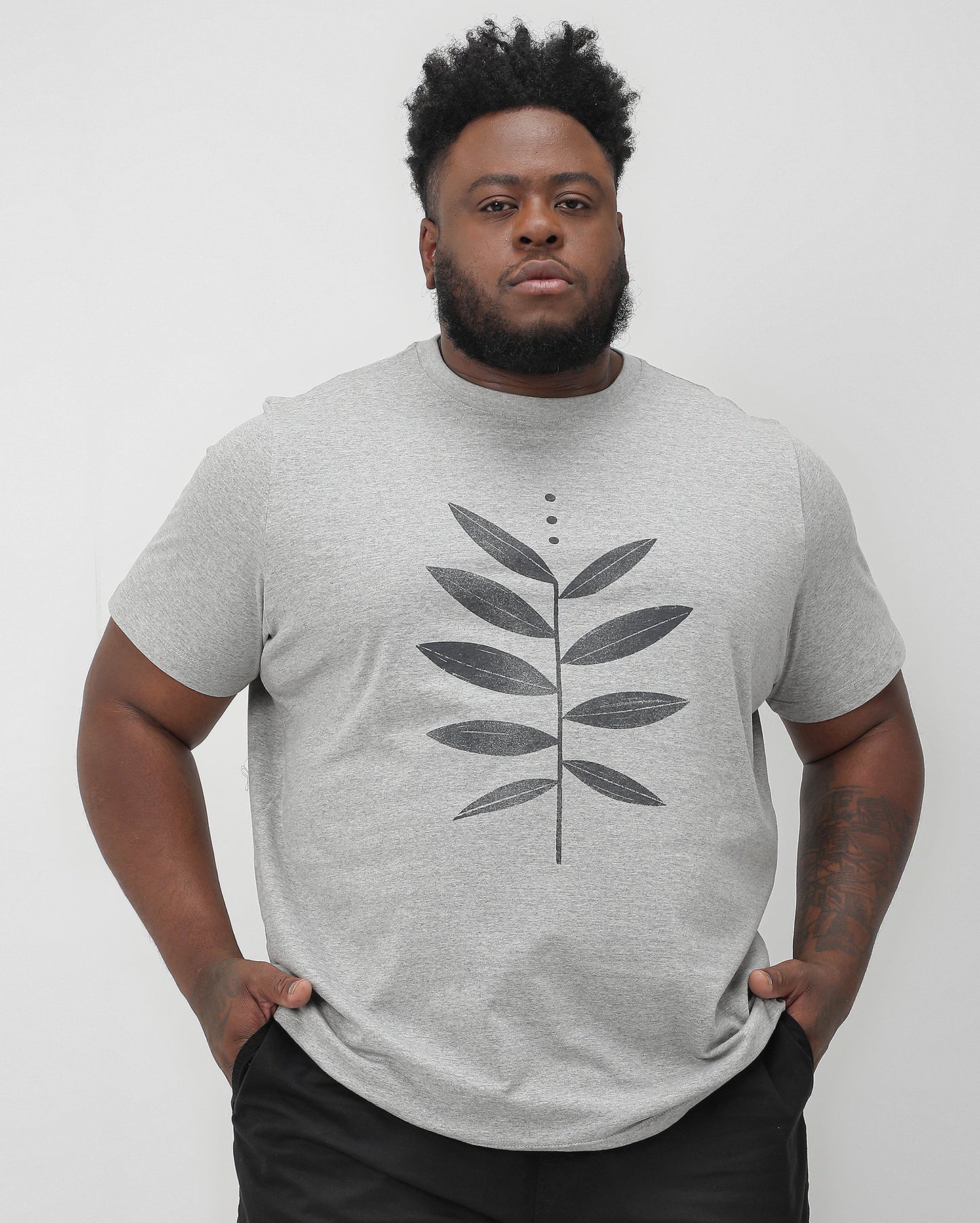 Camiseta masculina plus size com estampa de folhas cinzas - Original Plus by Riachuelo