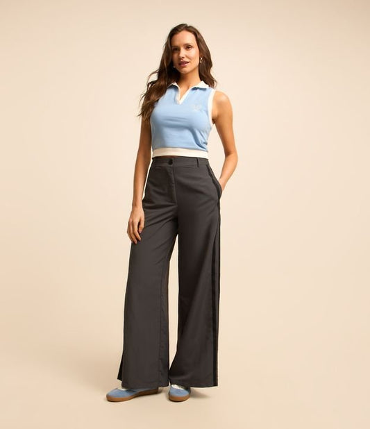 Calça cinza sob medida com bolsos e listras de gorgorão