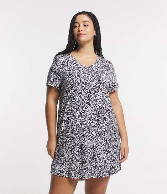 Camisón corto de viscosa con estampado animal, Curvas y tallas grandes, Negro/Blanco