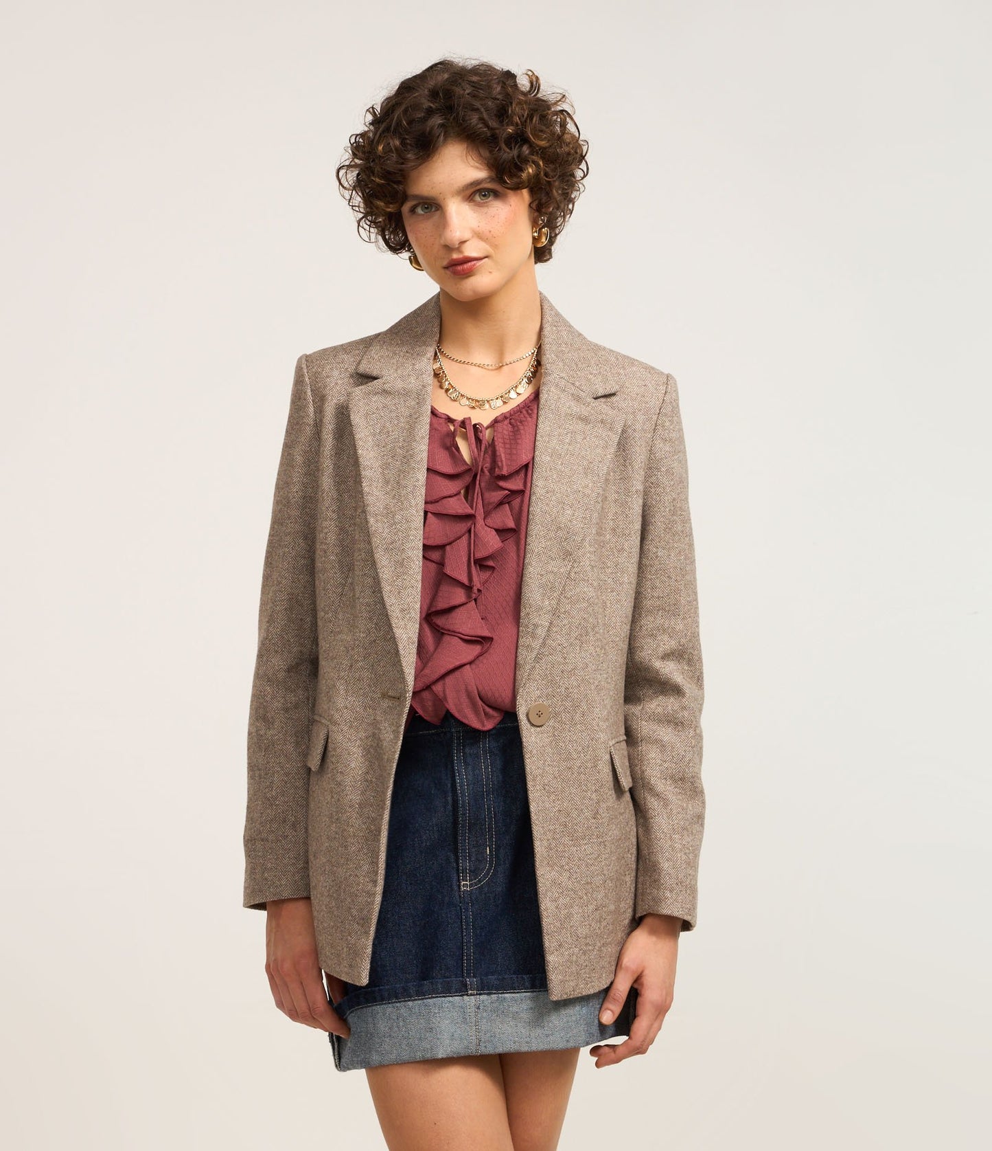 Blazer sartoriale oversize con tasche ad aletta in beige