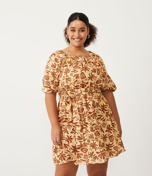 Vestido curto de viscose com estampa de folhas, Curve & Plus Size, marrom