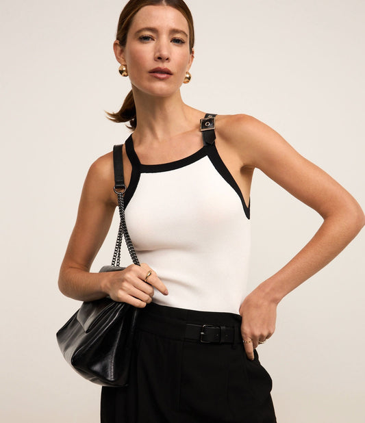 Blusa de Tricô Branca com Alça Fina Contrastante e Fivela