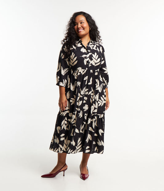 Vestido corto de viscosa con estampado floral y volantes, Curvas y tallas grandes, Negro