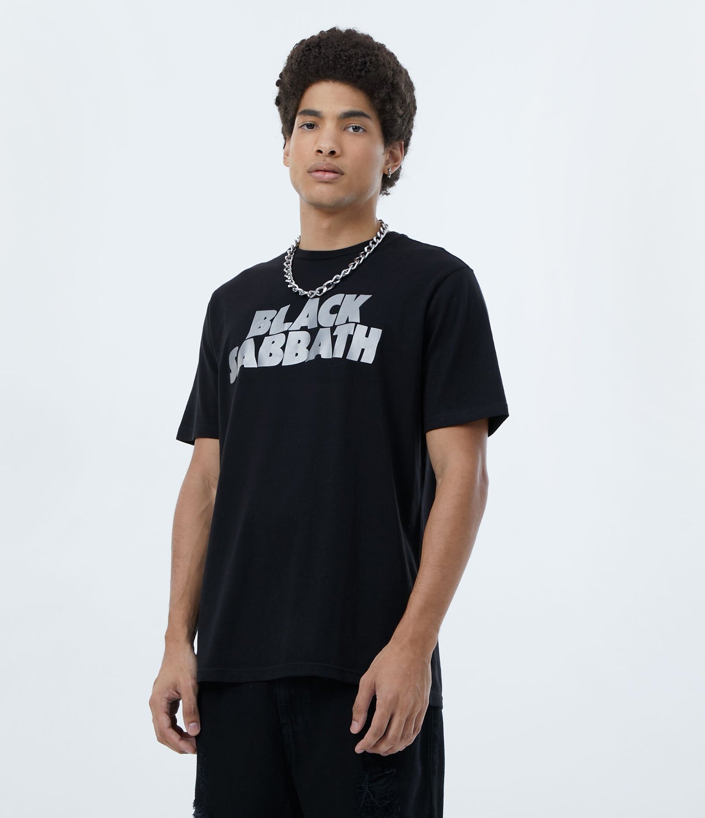 Camiseta de Manga Curta Black Sabbath em Preto com Letreiro