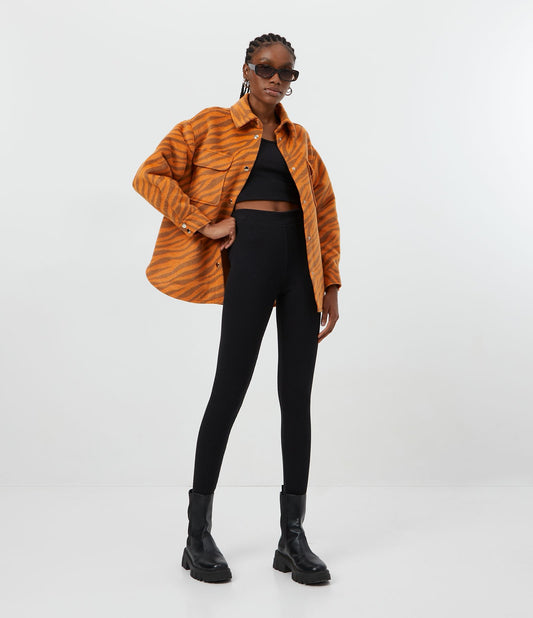 Leggings pretas básicas com nervuras