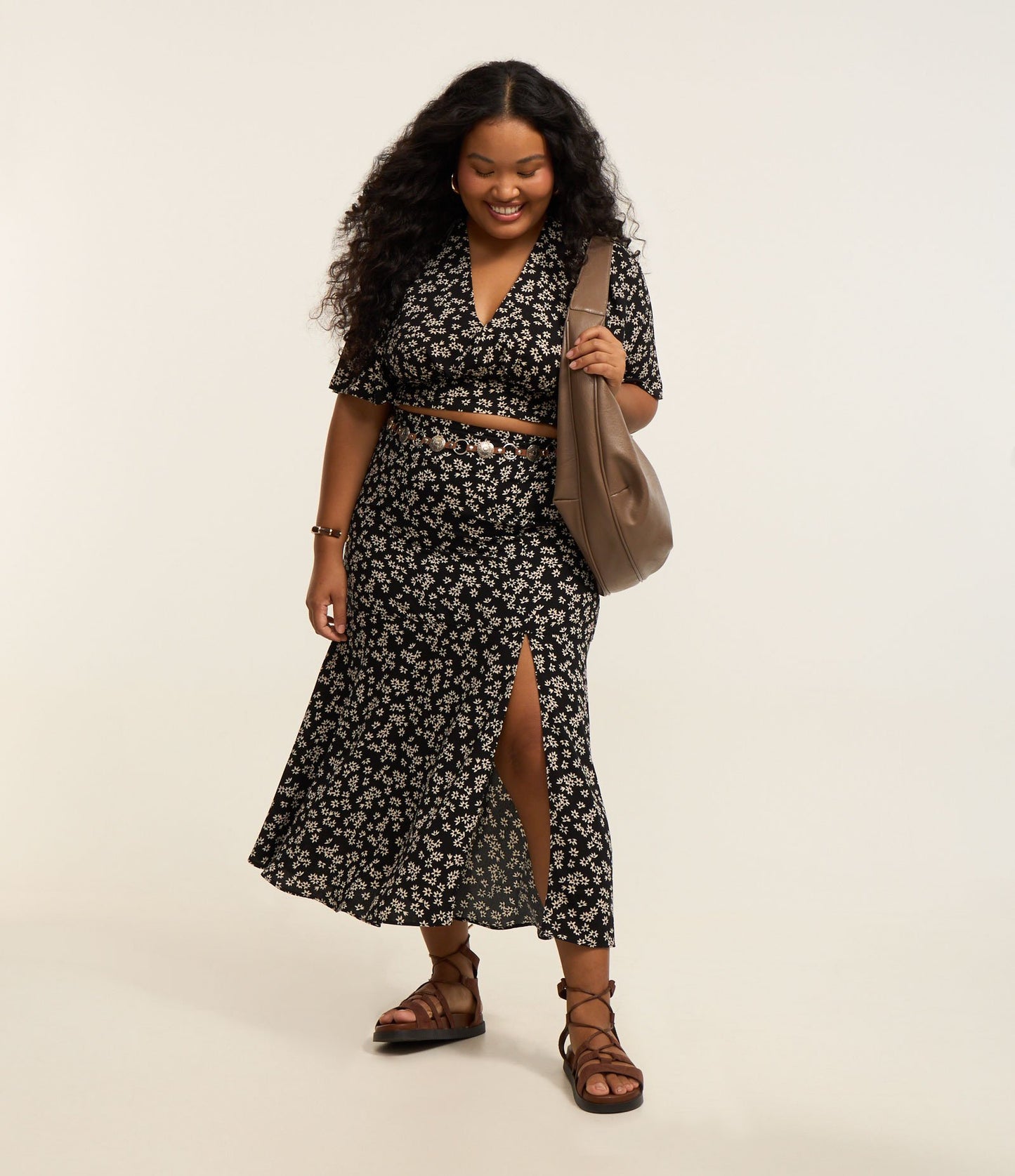 Gonna in crepe nera con stampa floreale Liberty - Curve e taglie forti