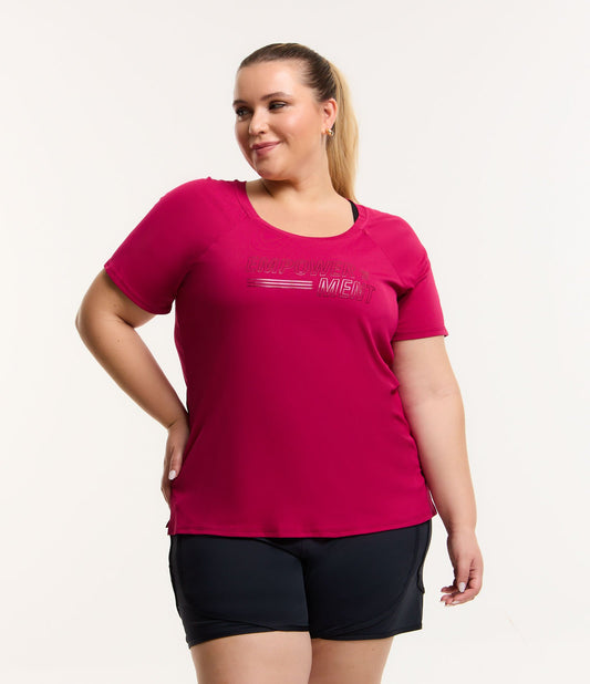 Camiseta esportiva vermelha de manga raglan com estampa Empowerment - Curve e Plus Size