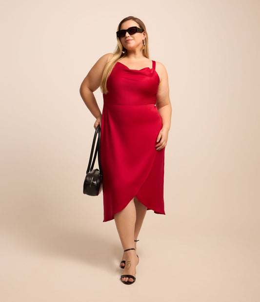 Vestido midi de cetim com decote drapeado e saia envolvente, Curve & Plus Size, vermelho