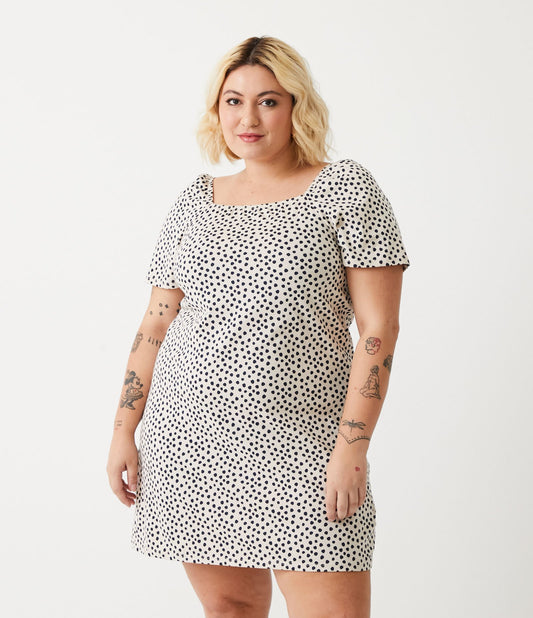 Vestido curto bege com estampa de bolinhas em tecido de malha - Curve e Plus Size