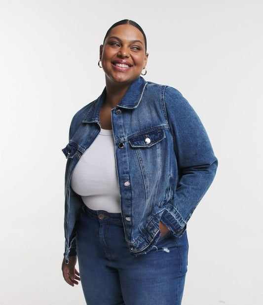 Giacca di jeans con tasche e polsini sfrangiati, Curve e taglie forti, blu