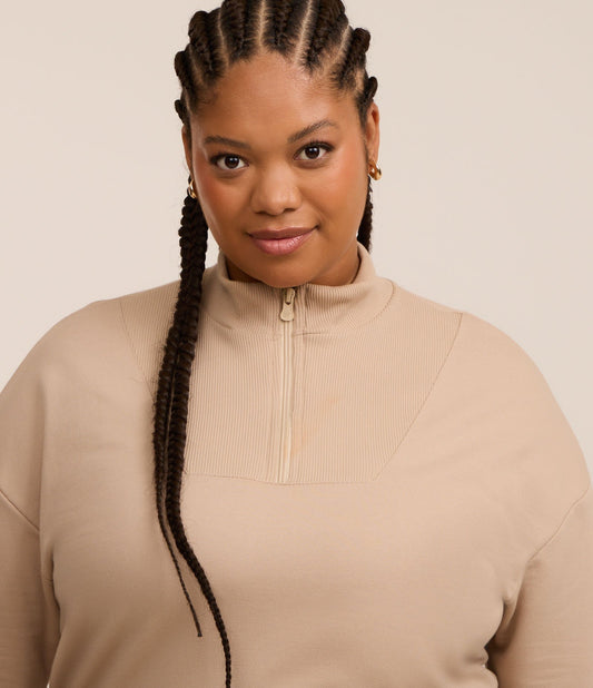 Felpa plus size beige con spalle scese e cerniera curva