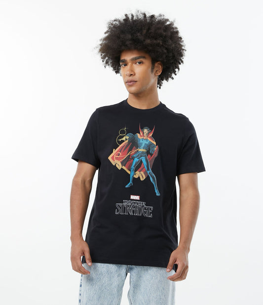 Camiseta de manga curta em meia malha com estampa preta do Doutor Estranho