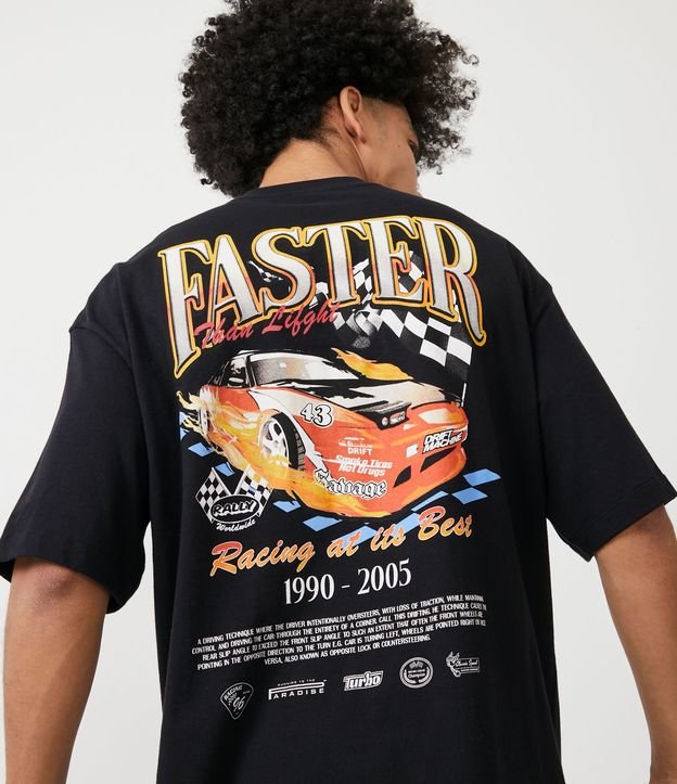 Camiseta oversized em tecido de meia malha com estampa de carro turbo preto