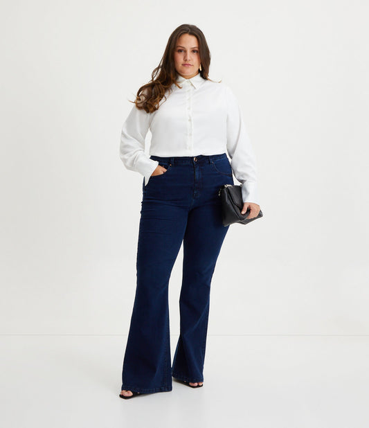 Calça jeans flare com detalhe exclusivo de botões, Curve e Plus Size, azul