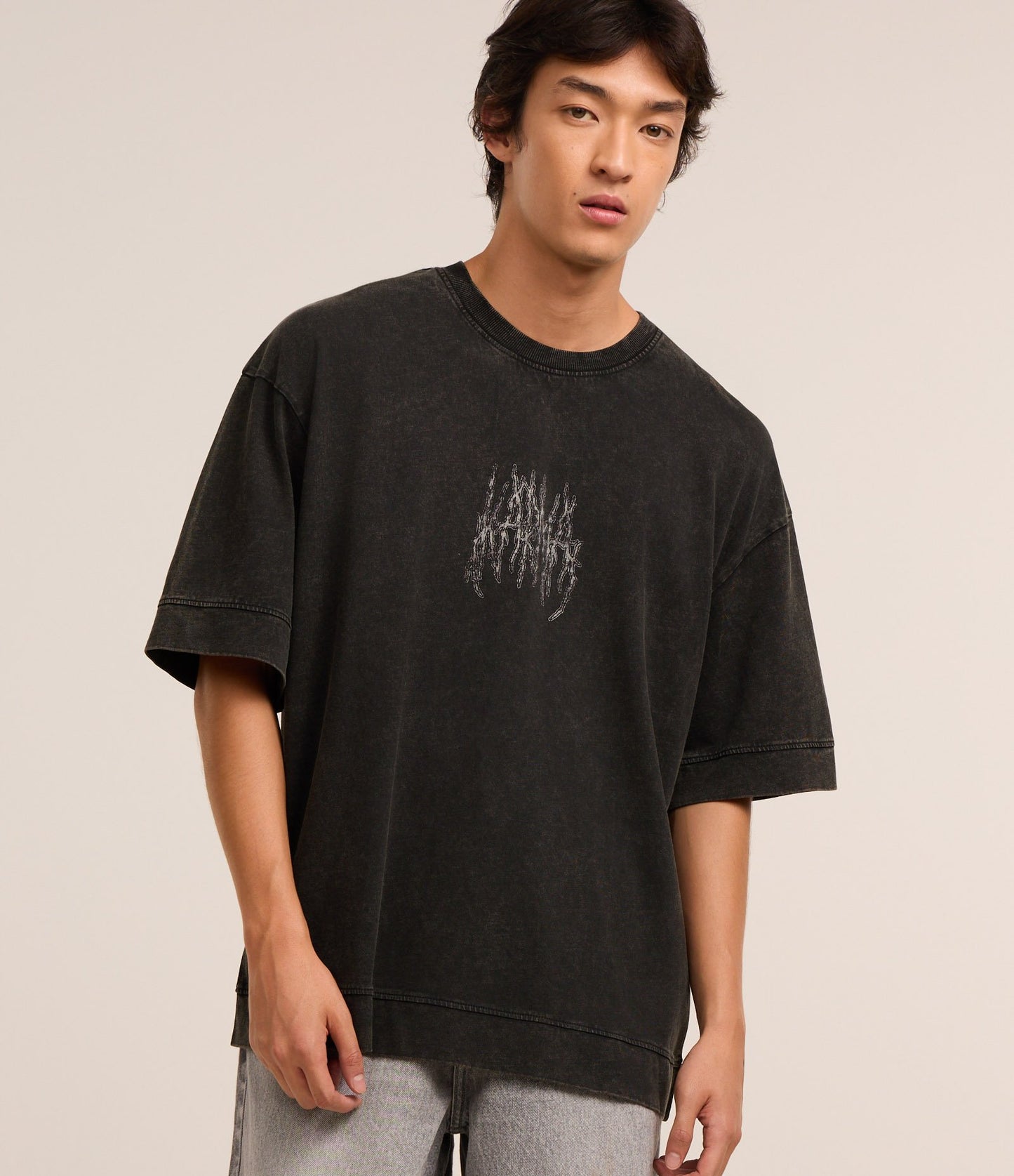 Camiseta Overboxy de punto lavado con estampado de letras negras