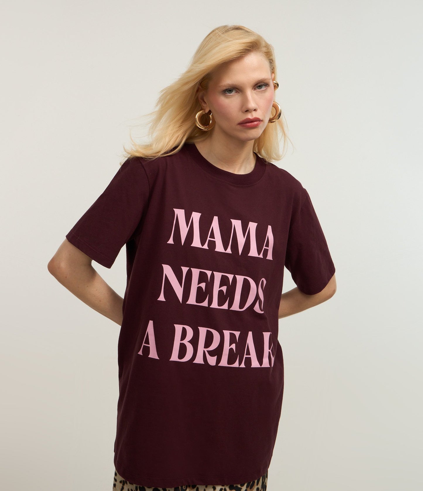 Cotton T-Shirt with "Mama Needs a Break" Lettering in Burgundy