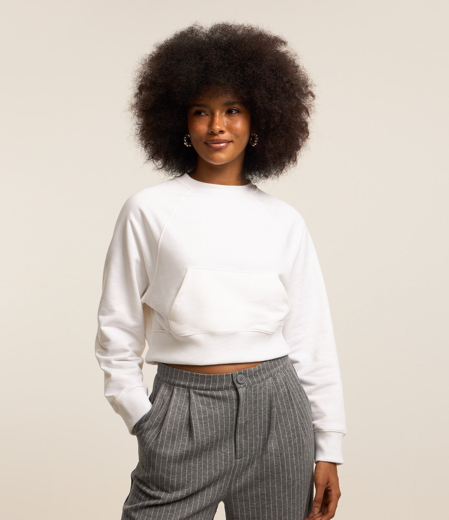 Sudadera blanca con bolsillos