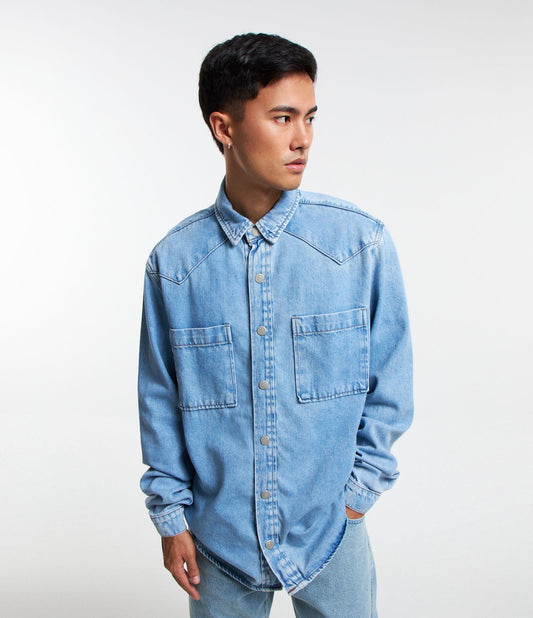 Camisa Western Denim com recortes e bolsos em azul
