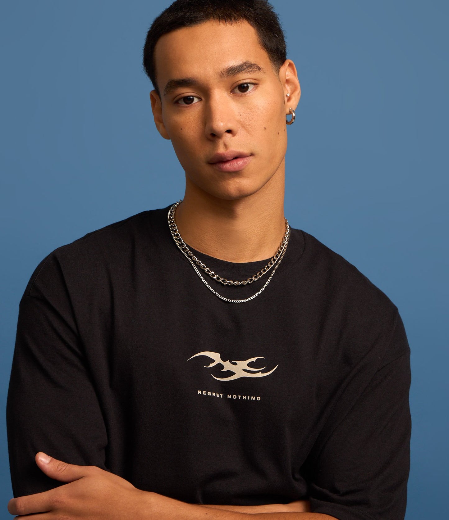 Maglietta rilassata in cotone con stampa a lettere nere