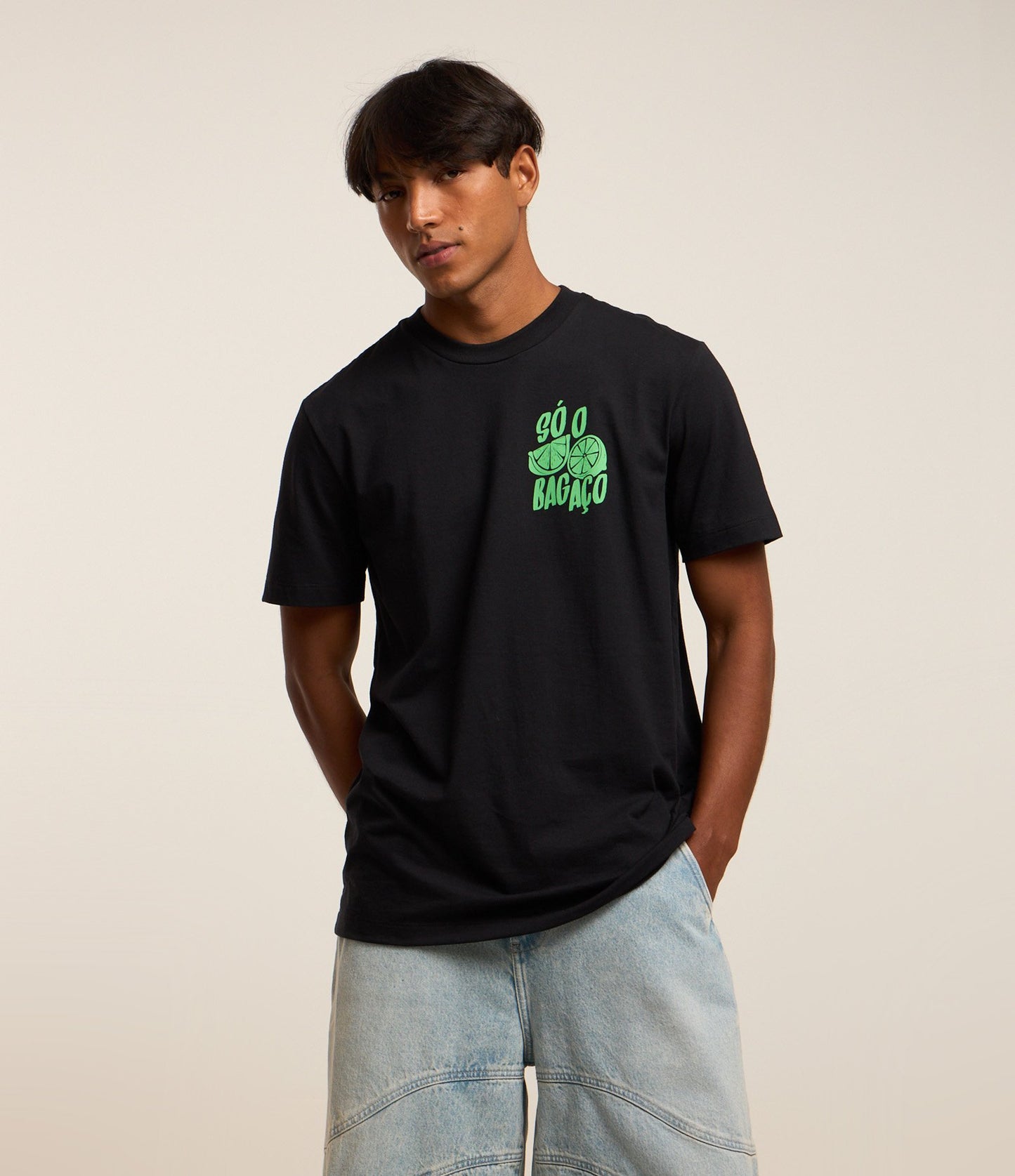 Maglietta in cotone comfort con stampa "So o Bagaco" in nero