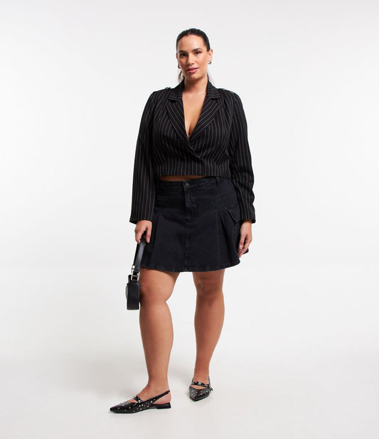 Saia curta de brim plissada preta com bolsos cargo - Curve e Plus Size