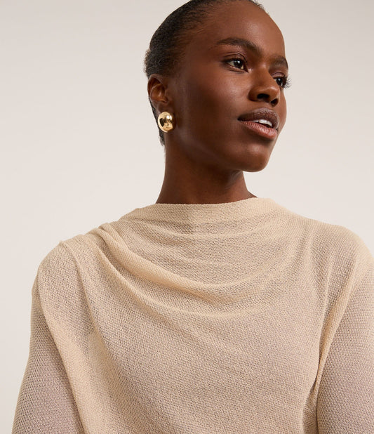 Maglione in maglia leggera con scollo a cappuccio e increspatura laterale in grigio-beige