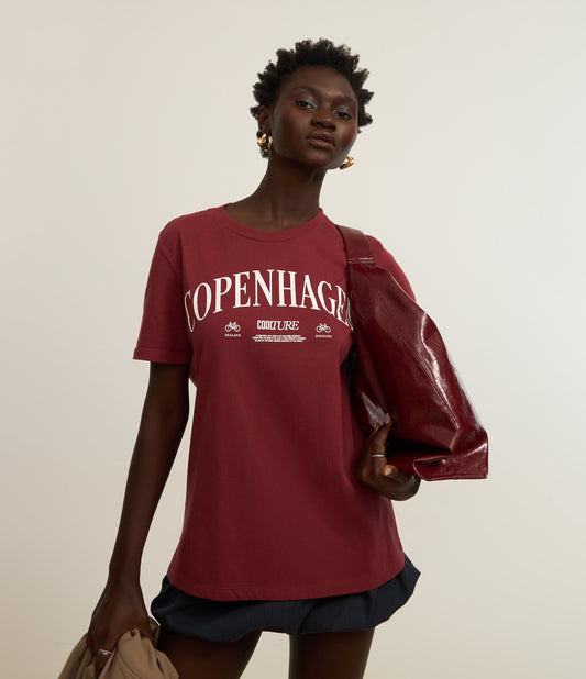 Camiseta de Algodão com Estampa de Copenhague na Cor Vinho