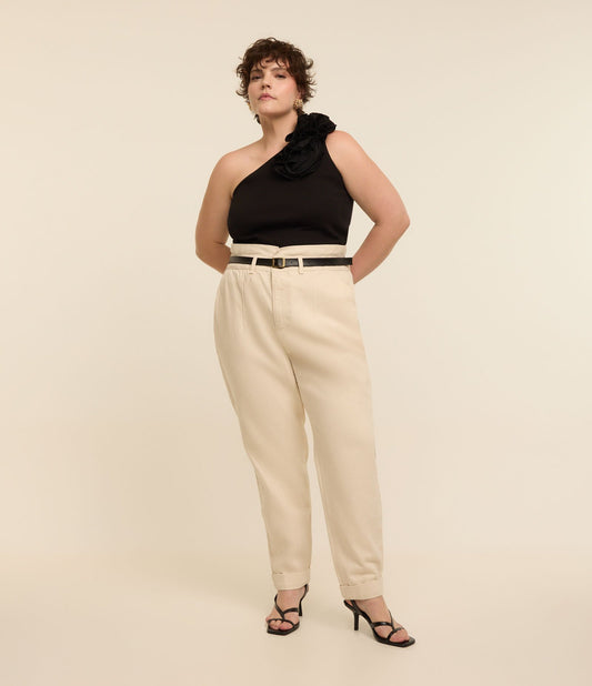 Pantalones de sarga ajustados con cinturón, Curvas y tallas grandes, Blanco roto