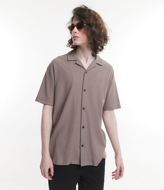 Camisa relaxada de malha texturizada marrom-clara com gola