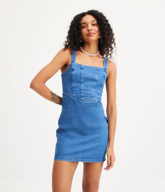 Vestito corto senza maniche in denim con cravatta sulla schiena in blu