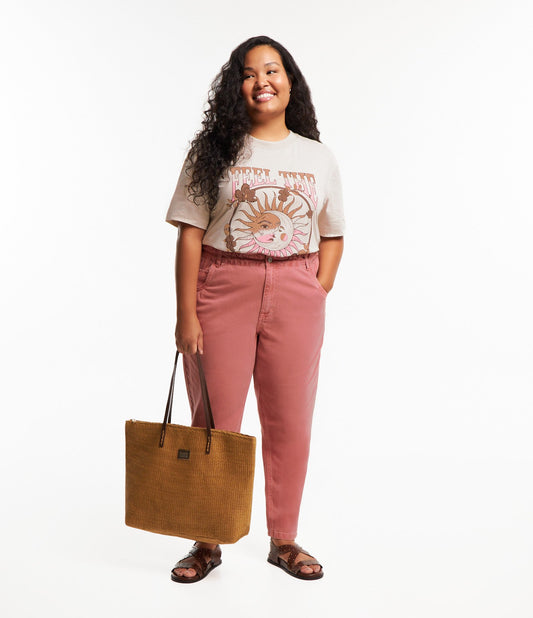 Calça jeans Coral Pink Curve e Plus Size Clochard com bolsos