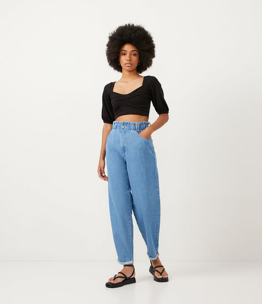 Calça jeans baggy azul com bolsos