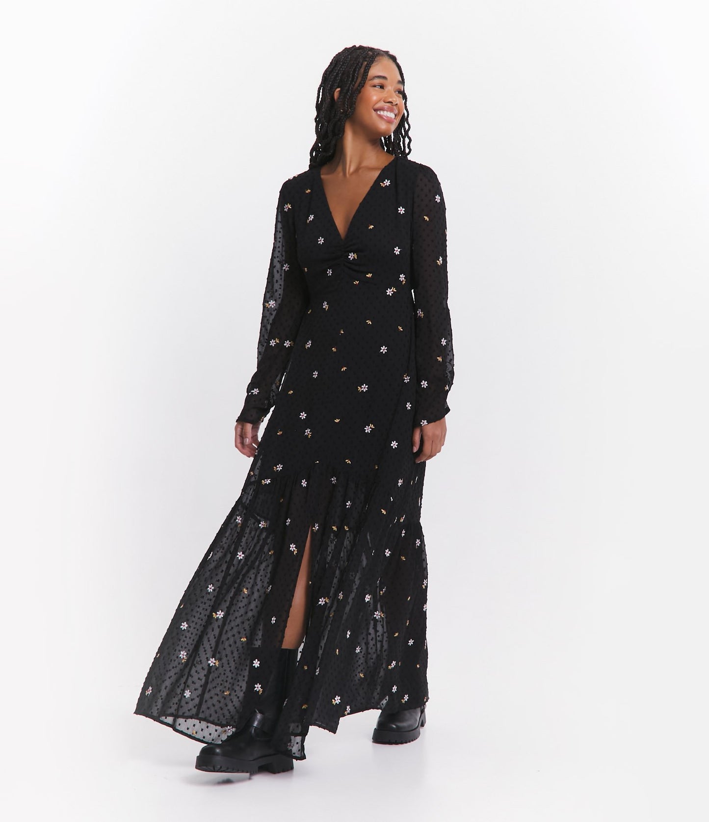 Abito lungo in chiffon con ricamo floreale nero