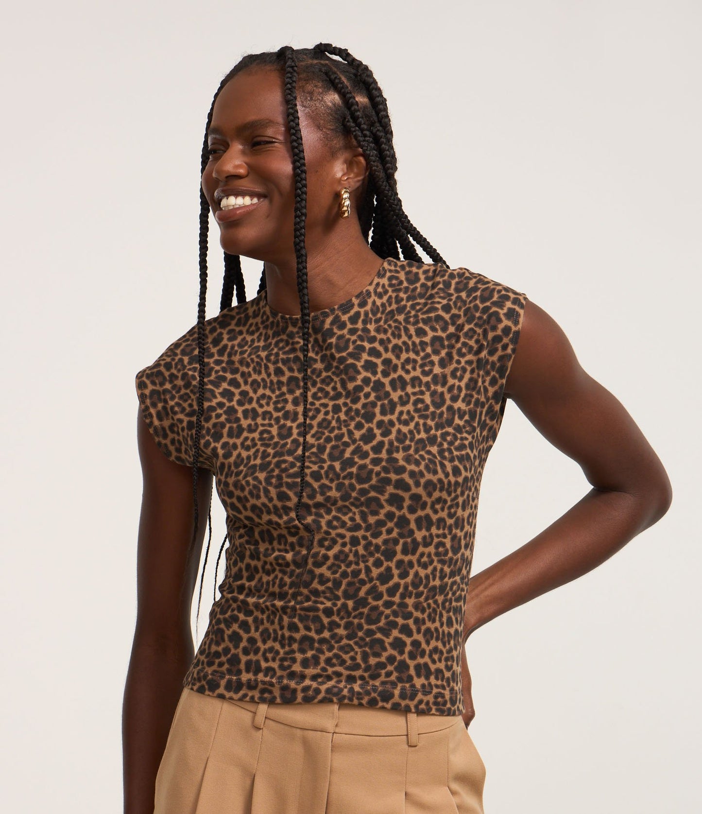 Camicetta in cotone marrone con stampa leopardo