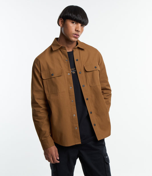 Camicia in twill marrone con bottoni e tasche
