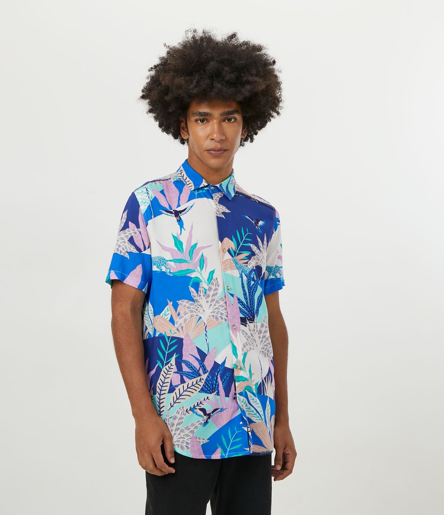 Camisa de Linho com Viscose de Manga Curta e Estampa Floral Azul