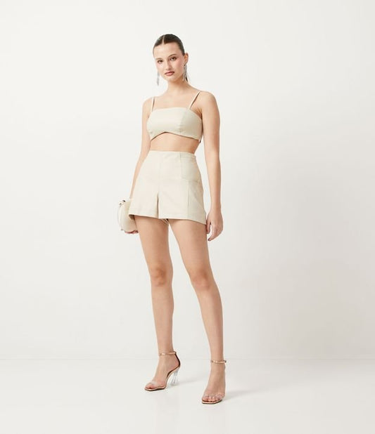 Pantaloncini sartoriali sintetici beige con grandi tasche e pinces