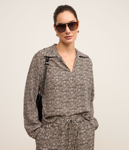 Crepe Blouse with Houndstooth Print and Beige/Black Polo Collar