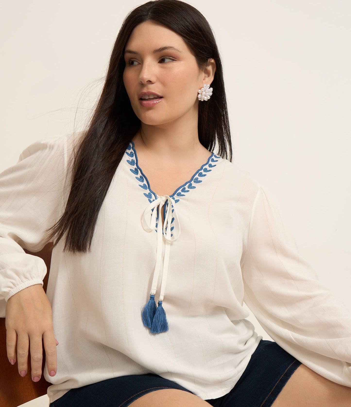 Blusa de Hilo Metálico con Escote Bordado, Tallas Curvas y Grandes, Blanca