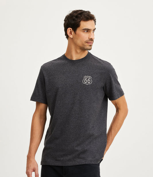 Camiseta Comfort em malha cinza-carvão com estampa Route 66