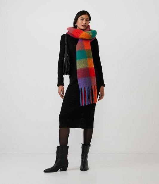 Vestito midi in maglia nera a coste con spacco laterale